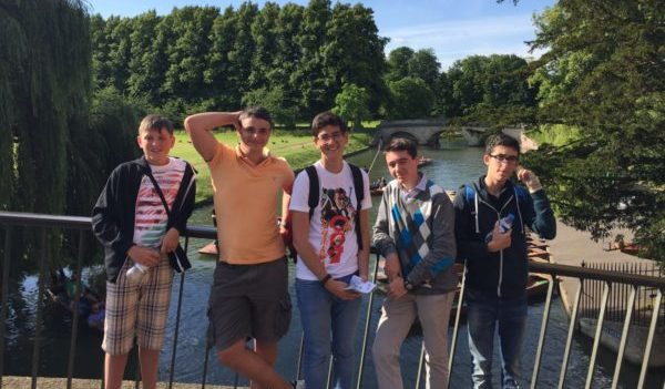 summer school Cambridge students on excursion