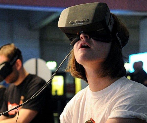 oculus Rift Virtual Reality Headset for Engineering girl Students on the course will : 1/ Use 3 D Printers to design 21st century moving objects – Students will design cars or a planes and then using 3d Printers see their design come to life. They will learn about aero dynamics and about how jet and mechanical propulsion engines work and development of future forms of fuel. Lean about the design and Engineering behind the Blackbird Engineering Students from Lite Regal from around the world will learn about stealth Technology and Propulsion of the SR21 which still holds the Speed and Altitude Record of any aircraft. 2/ Build Mechanical and Civil Structures – build model bridges, tall model building and various structures and learn about Civil and Structural Engineering – with the help of the tutor and peers students will make an assessment of the type of material to be used to build the structure, grade of material and to calculate the internal an external forces that the students structure would have to withstand should it be built to life size. 3/ Build a Jet Propulsion and Mechanical Engine to see how this works. 4/ Build a Hydrogen Powered Model Car – learn about clean energy and hydrogen vehicles that uses hydrogen as its on board fuel for power. 5/ Discuss and learn about all the different Streams of Engineering. 6/ Learn how to apply and what is necessary to get admissions into a Top Engineering University. 7/ Tour of Oxford and Cambridge and London and well as a tour of the Top University Colleges in the UK to get the feel of a Top Class University – Students will visit LSE, IMPERIAL, Oxford and Cambridge Colleges. Lite Regal will make the Engineering Course practical, fun and students will learn by doing with the best workshops and lead by the best University tutors. The tutors to make every lesson and workshop Interesting. 8/ New for 2018 and due to huge demand Students will build and fly their own drone. 9/ Virtual Reality – Use and learn the latest Oculus Rift Head set for Engineering Design Lite Regal